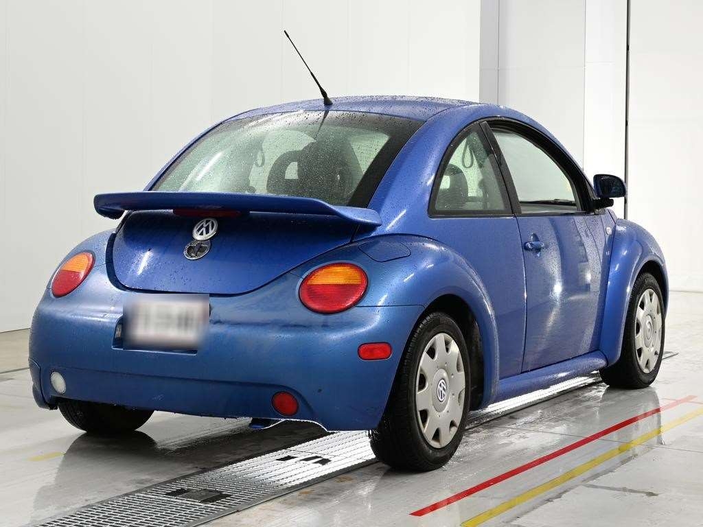 VOLKSWAGEN NEW BEETLE
