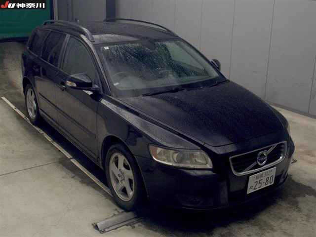 VOLVO V50
