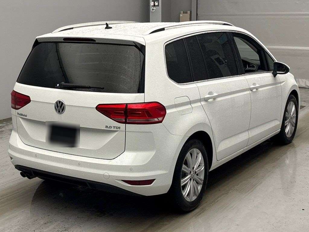 VOLKSWAGEN GOLF TOURAN