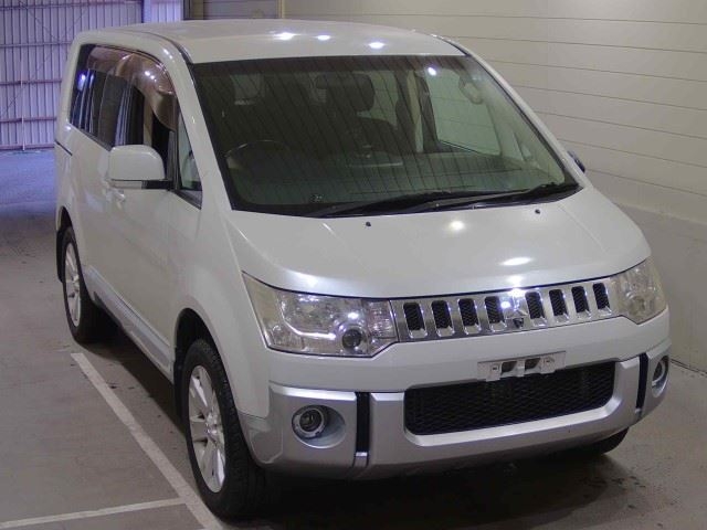 MITSUBISHI DELICA D:5