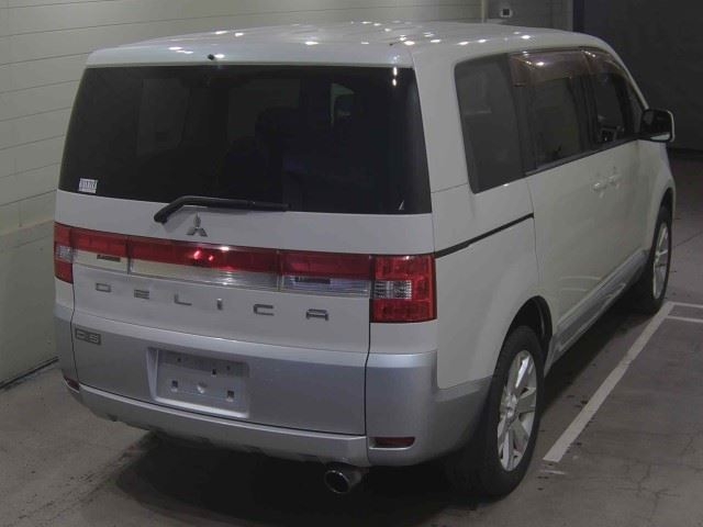 MITSUBISHI DELICA D:5