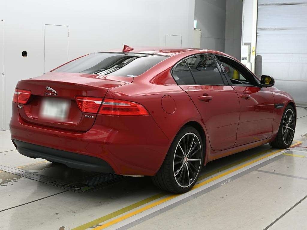 JAGUAR XE