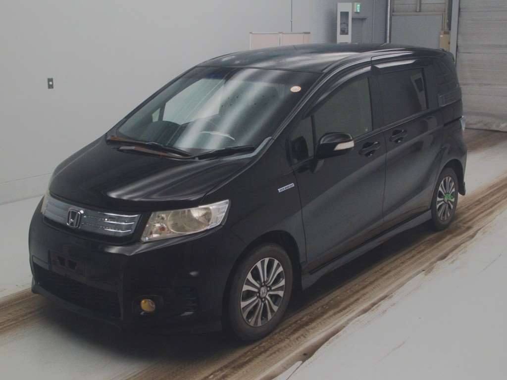 HONDA FREED SPIKE HYBRID