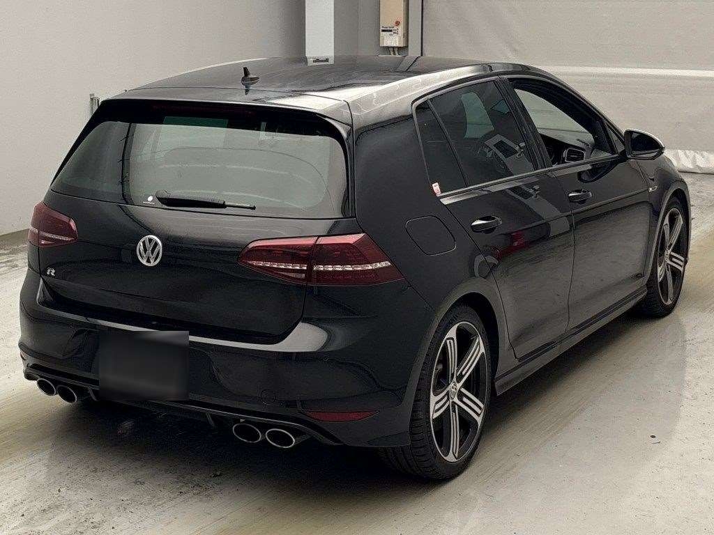 VOLKSWAGEN GOLF R