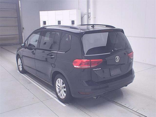 VOLKSWAGEN GOLF TOURAN