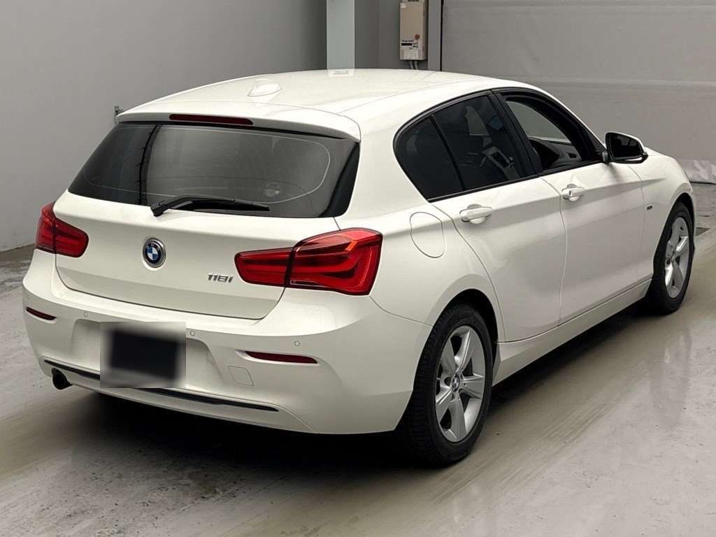BMW 1 SERIES