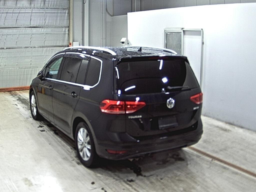 VOLKSWAGEN GOLF TOURAN
