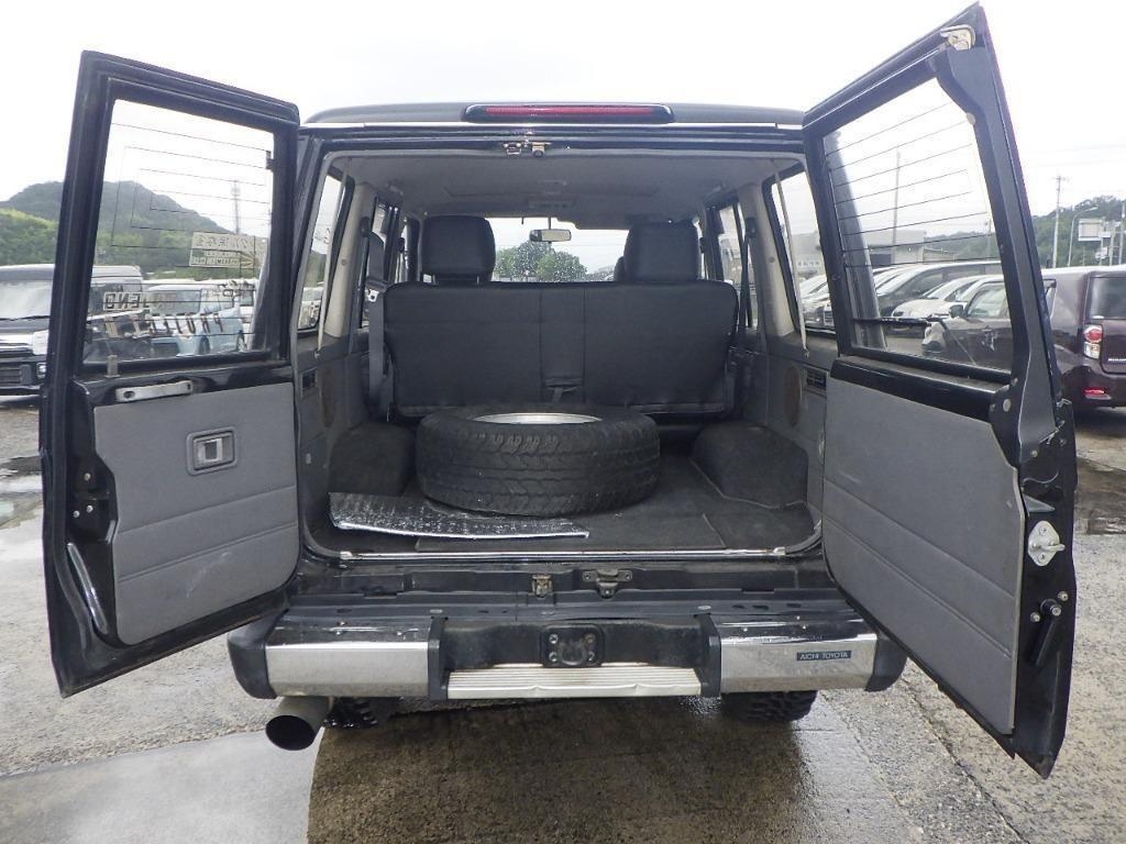 TOYOTA LAND CRUISER 70