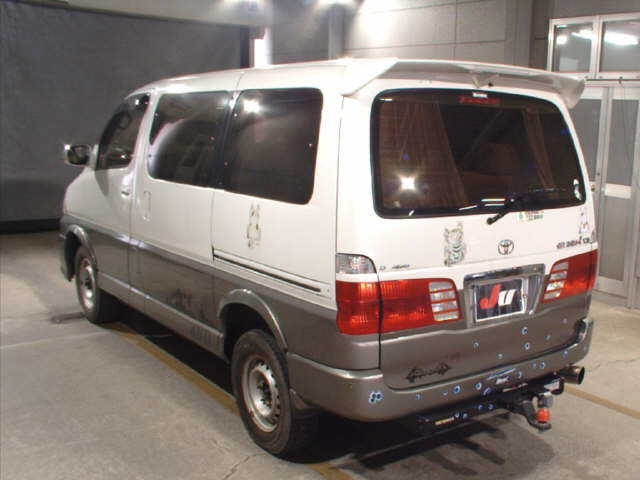 TOYOTA GRAND HIACE