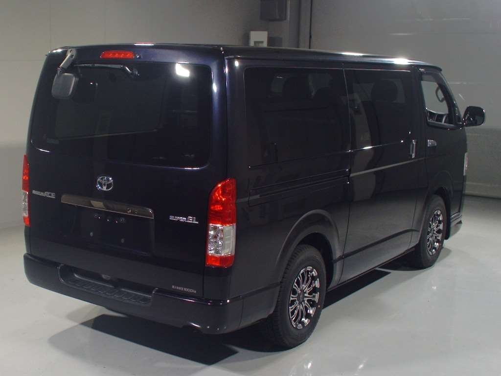TOYOTA REGIUS VAN