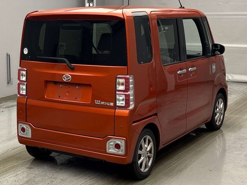 DAIHATSU WAKE