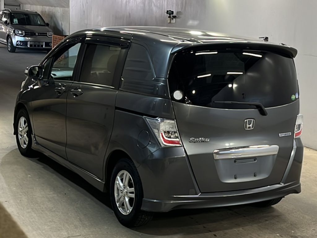 HONDA FREED SPIKE HYBRID