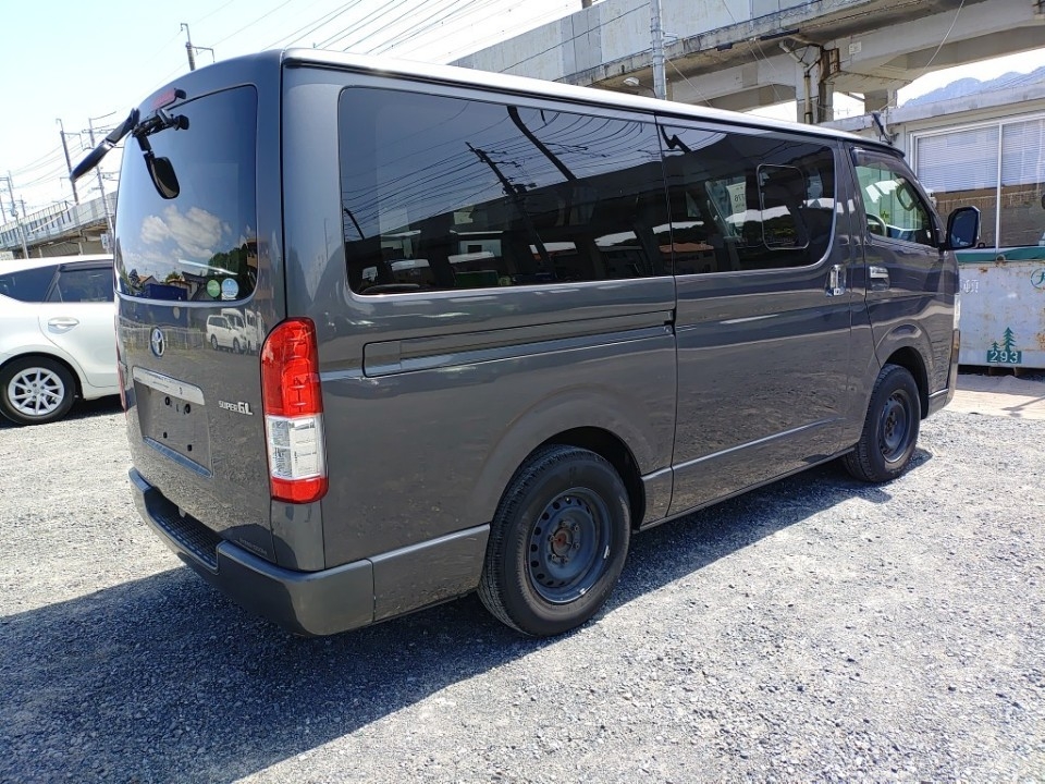 TOYOTA HIACE