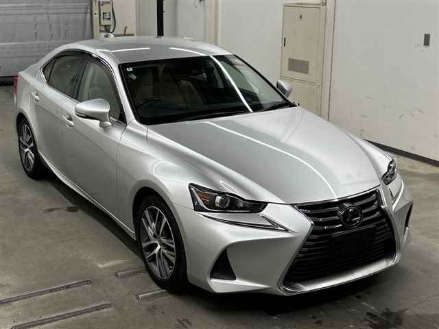 LEXUS IS