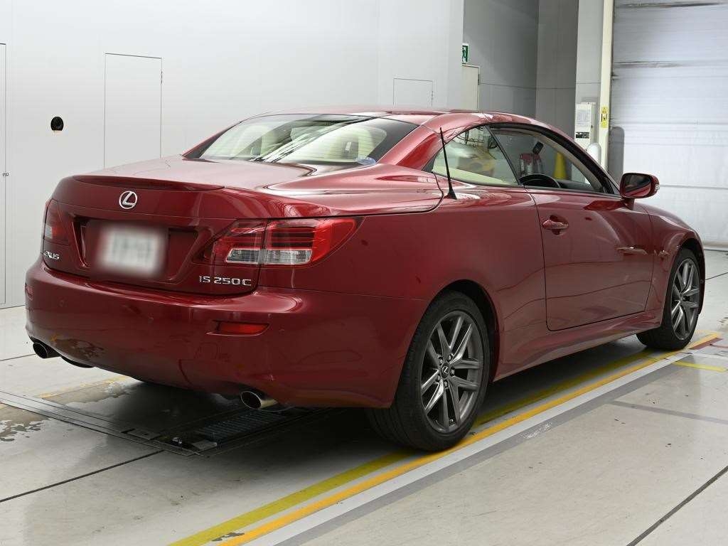 LEXUS IS