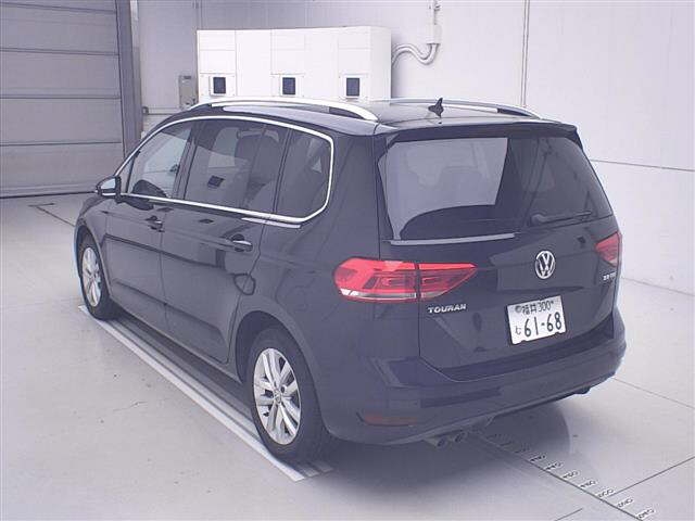 VOLKSWAGEN GOLF TOURAN