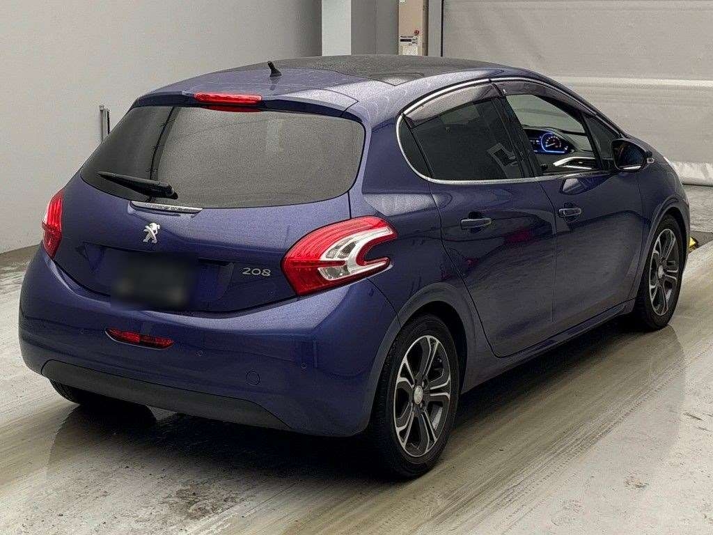 PEUGEOT 208