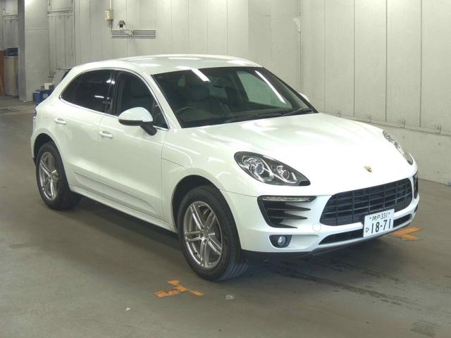 PORSCHE MACAN