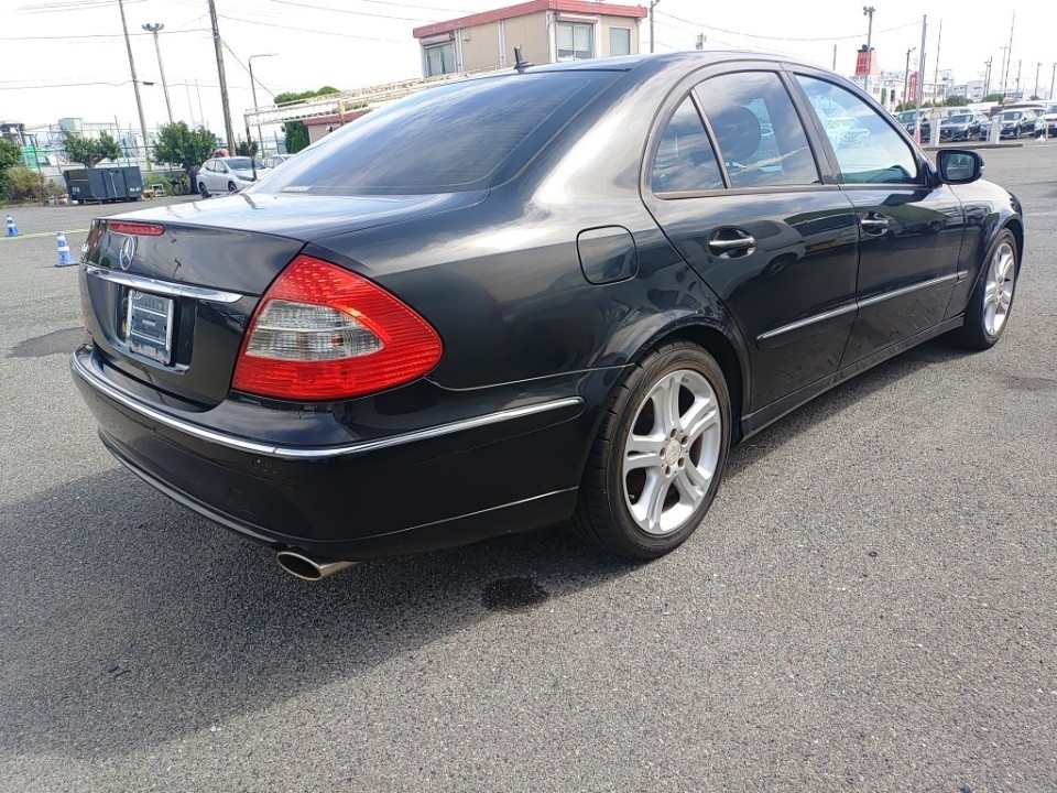 MERCEDES BENZ E CLASS