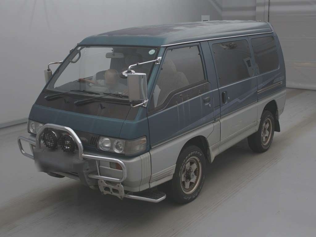 MITSUBISHI DELICA WAGON