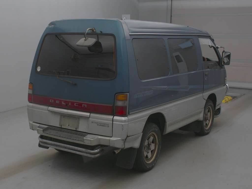 MITSUBISHI DELICA WAGON
