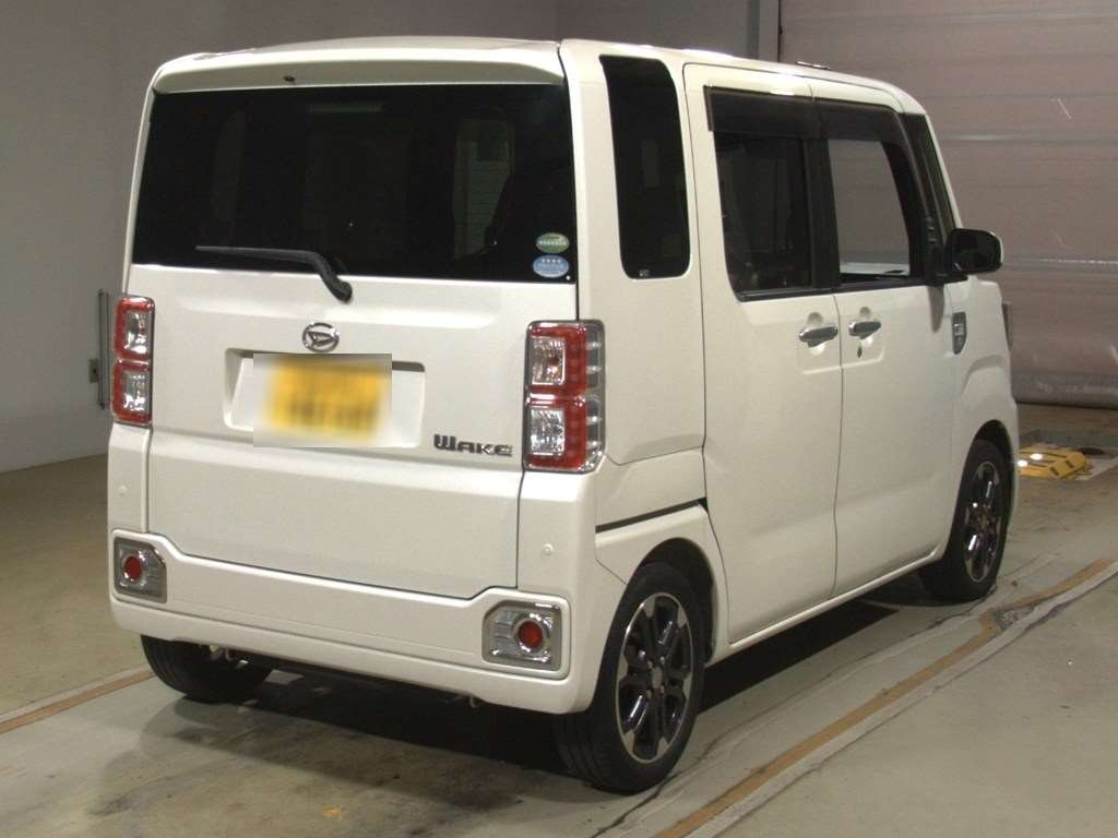 DAIHATSU WAKE