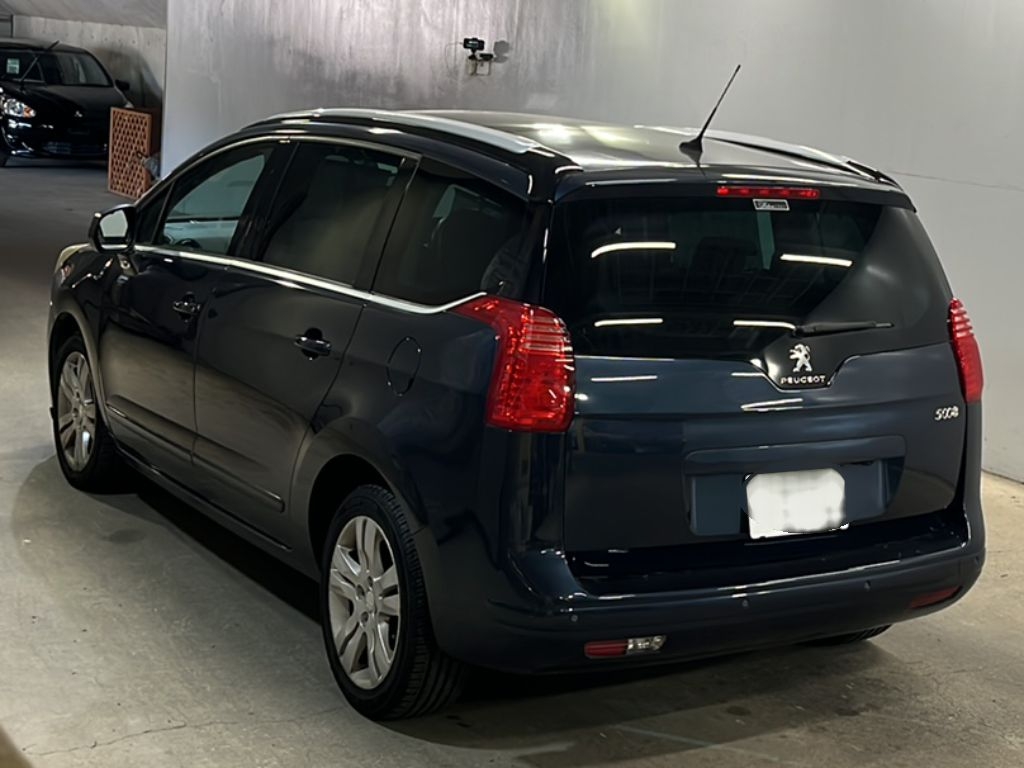 PEUGEOT 5008