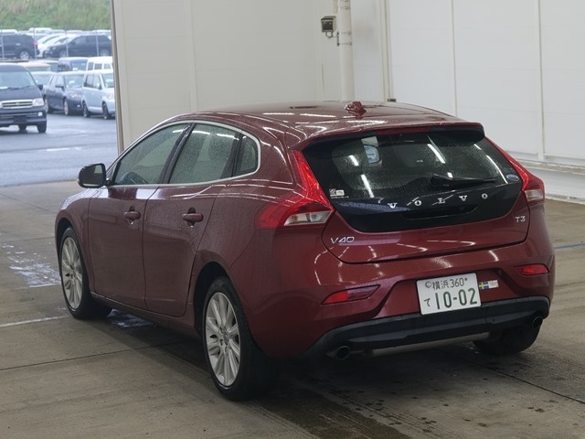 VOLVO V40