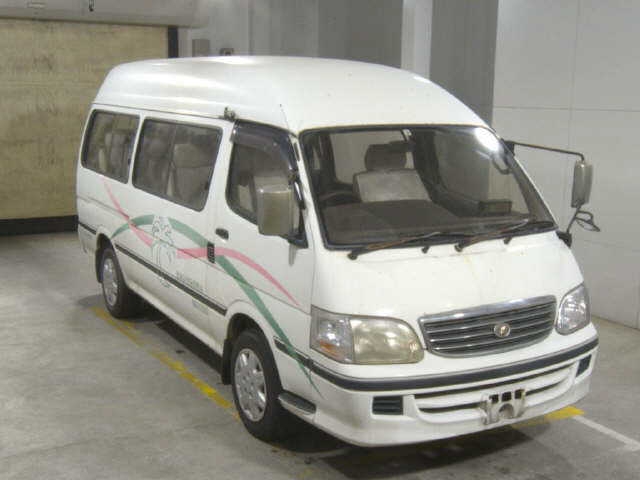 TOYOTA HIACE