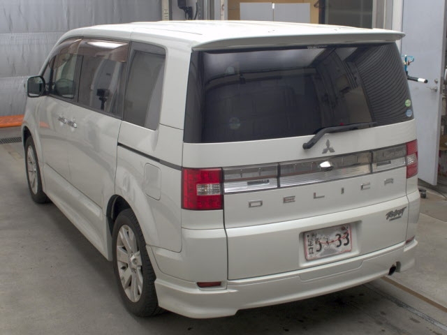 MITSUBISHI DELICA D:5