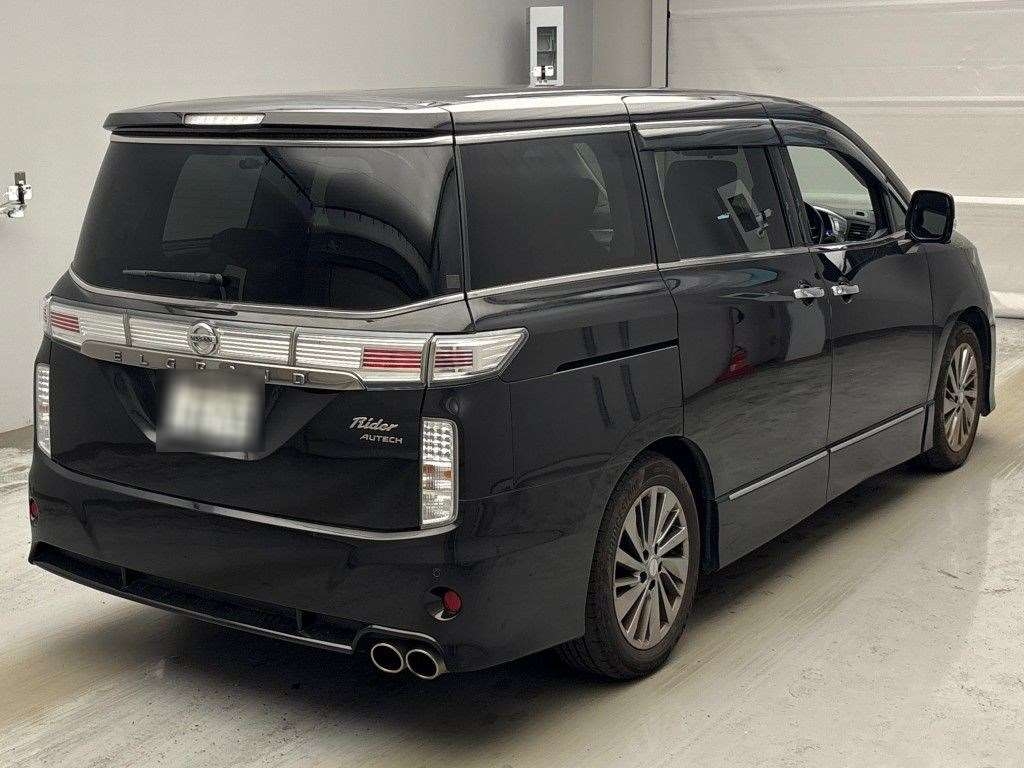 NISSAN ELGRAND