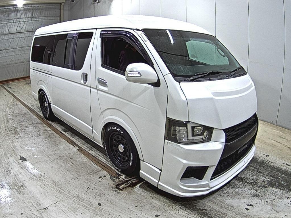 TOYOTA HIACE VAN