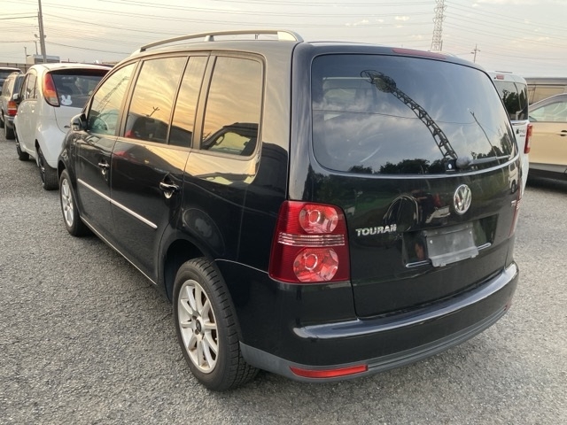 VOLKSWAGEN GOLF TOURAN