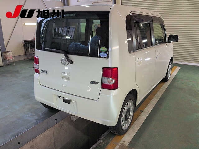 TOYOTA PIXIS SPACE