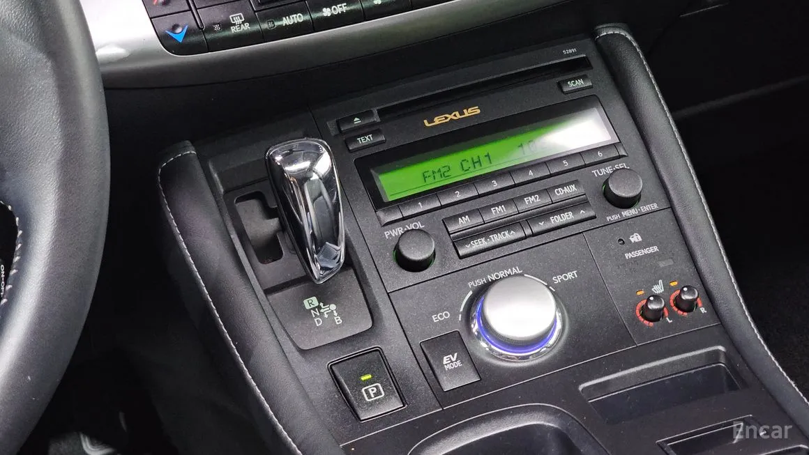 Lexus CT200h