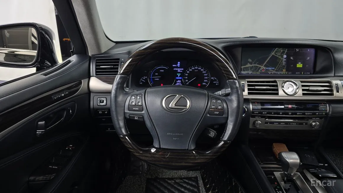 Lexus LS