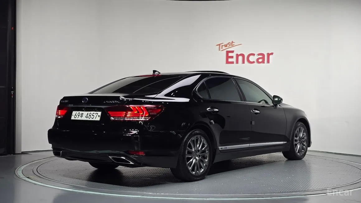 Lexus LS