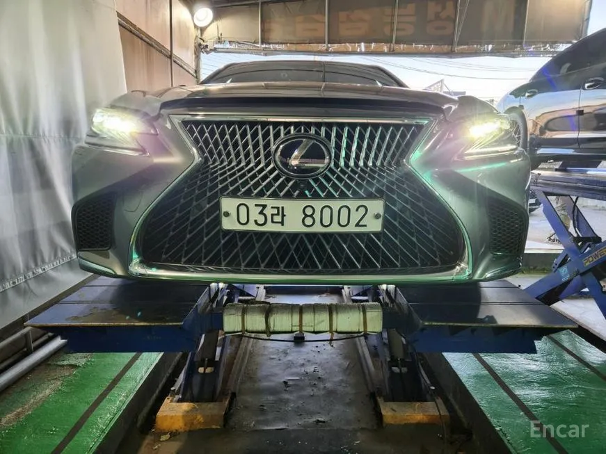 Lexus LS