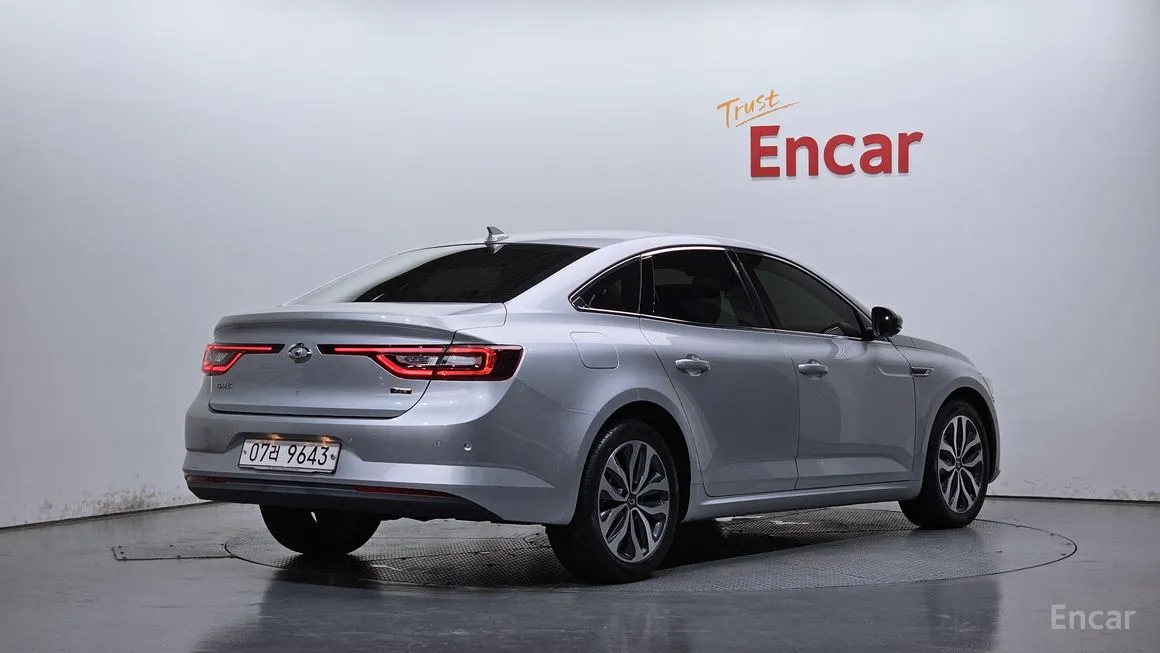 Renault SM6