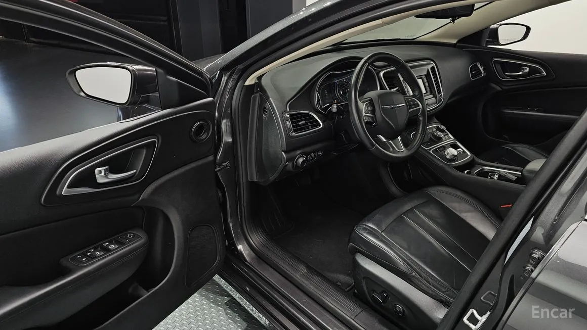 Chrysler 200