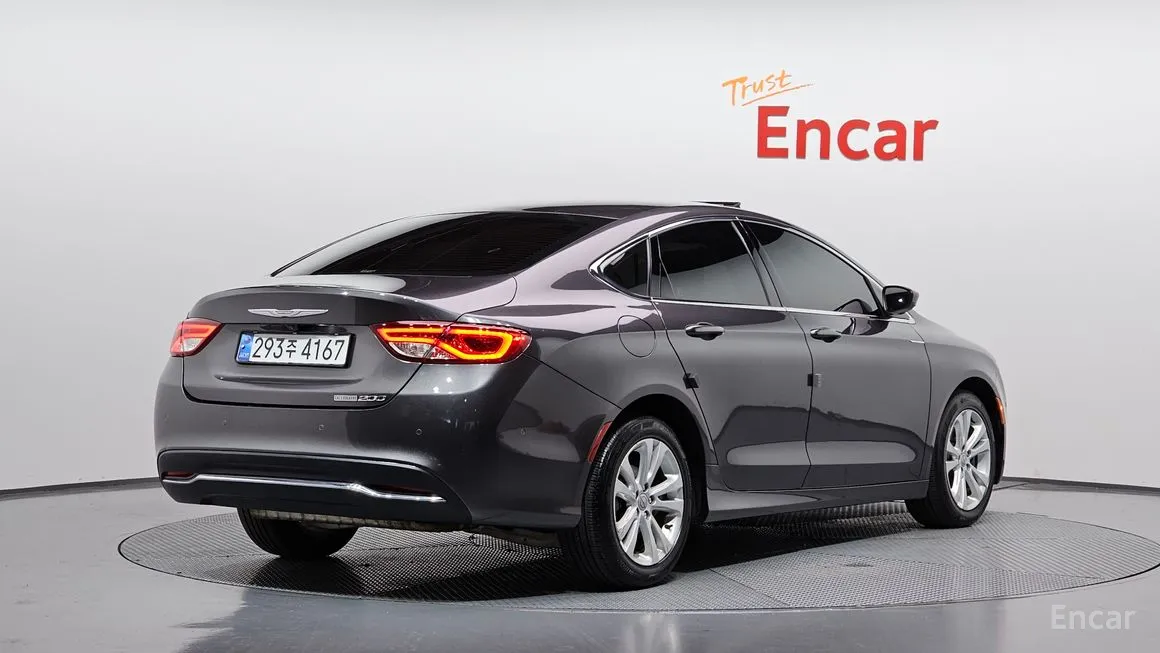 Chrysler 200