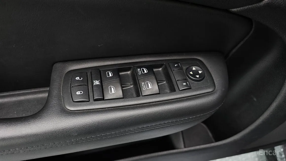 Chrysler 200