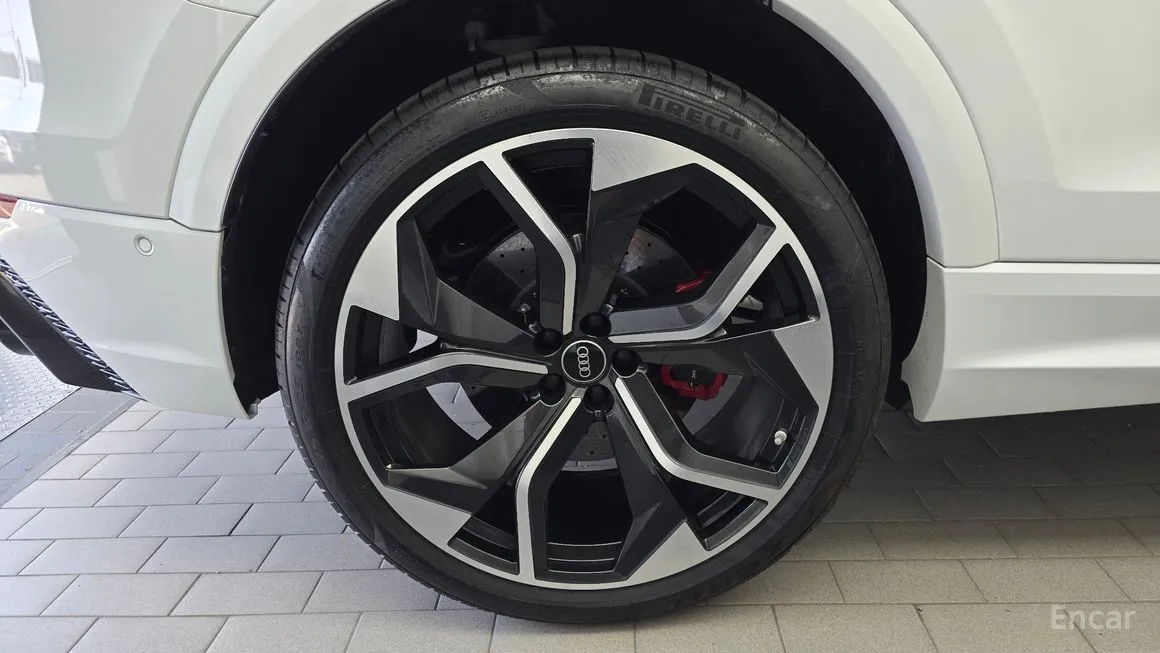 Audi RSQ8