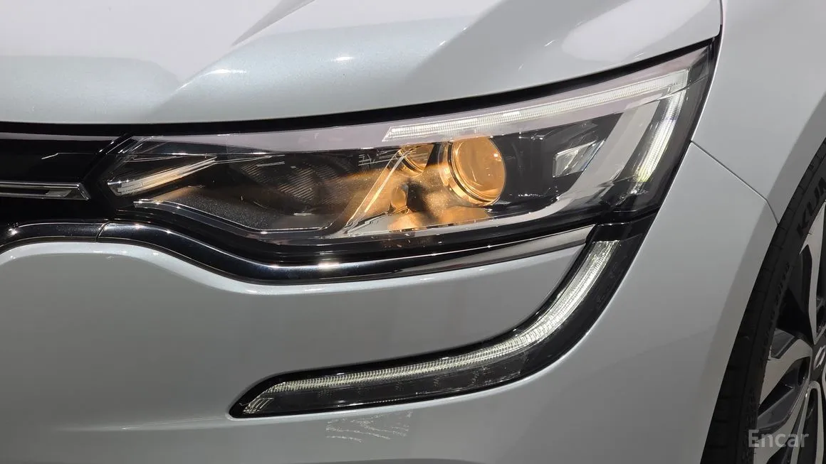 Renault SM6