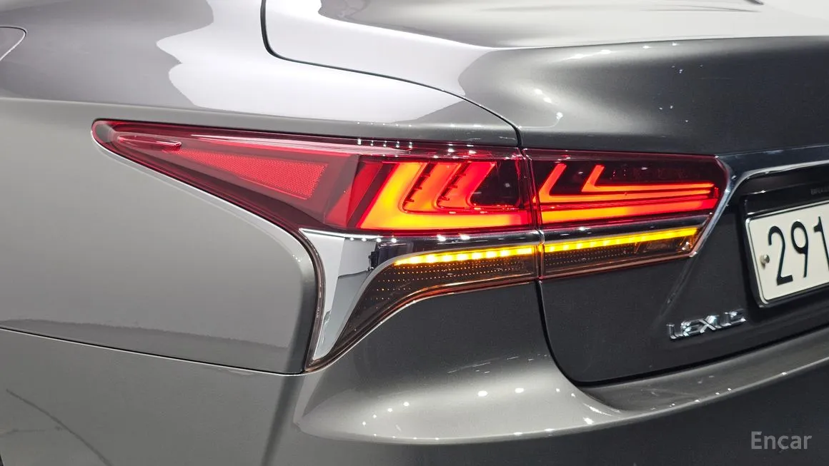 Lexus LS