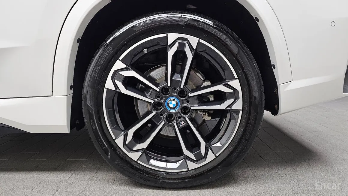 BMW iX1