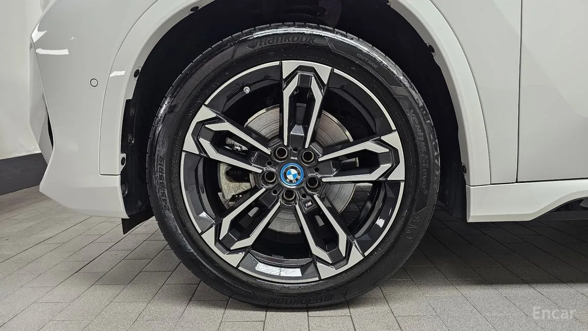 BMW iX1