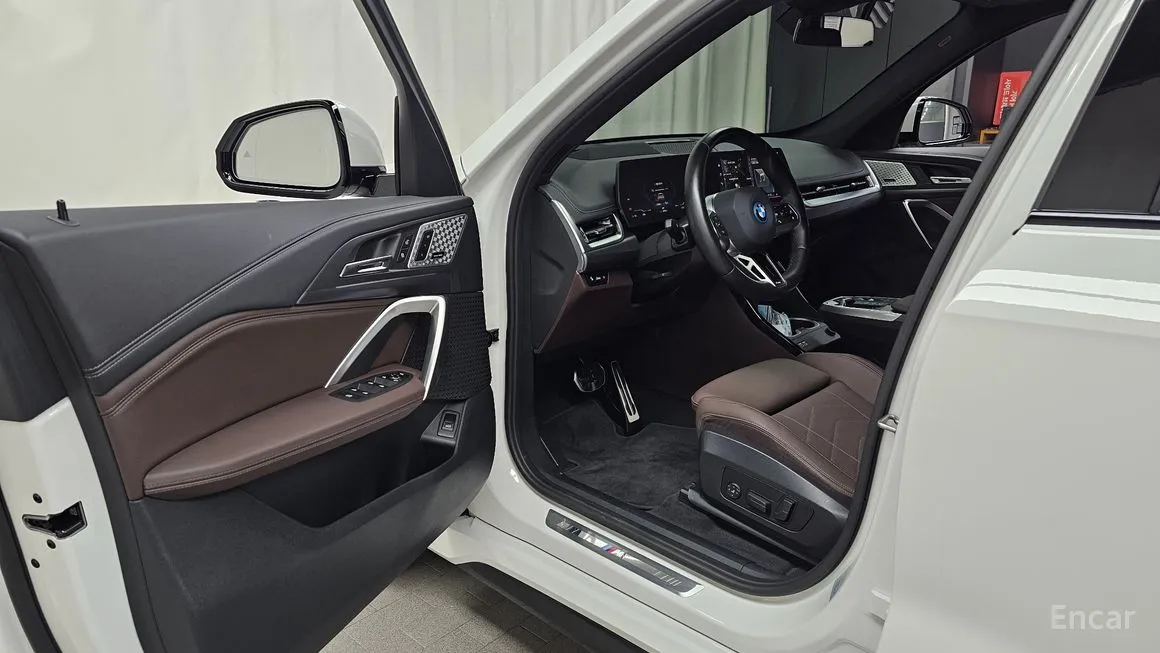 BMW iX1