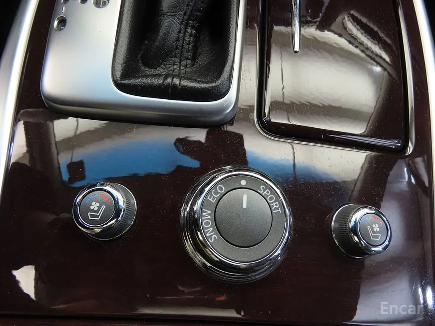 Infiniti M
