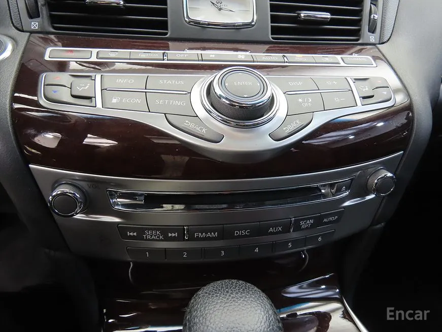 Infiniti M